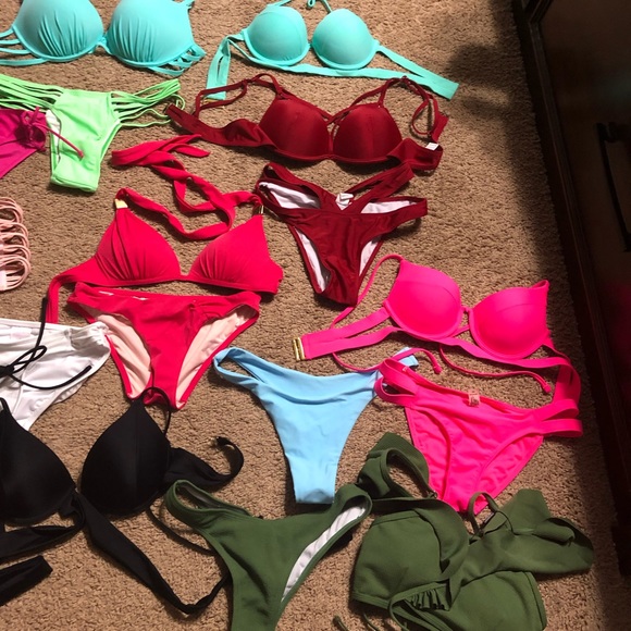 Bikinis - Picture 2 of 3